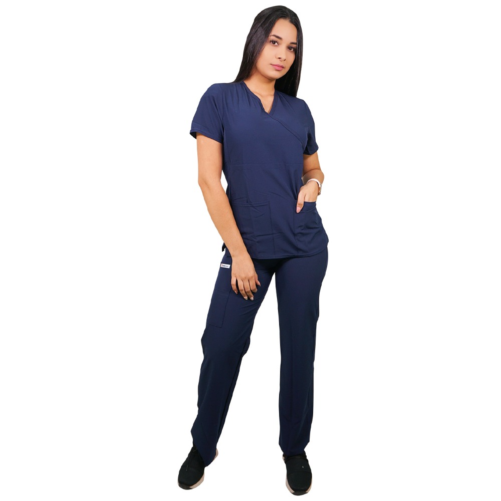 CONJUNTO ANTIFLUIDO TRADICIONAL AZUL MARINO, CON PANTALON RECTO.