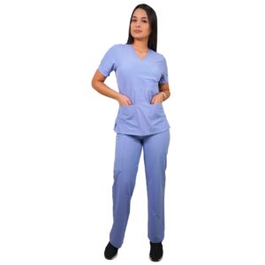 CONJUNTO ANTIFLUIDO TRADICIONAL CELESTE, CON PANTALON RECTO.