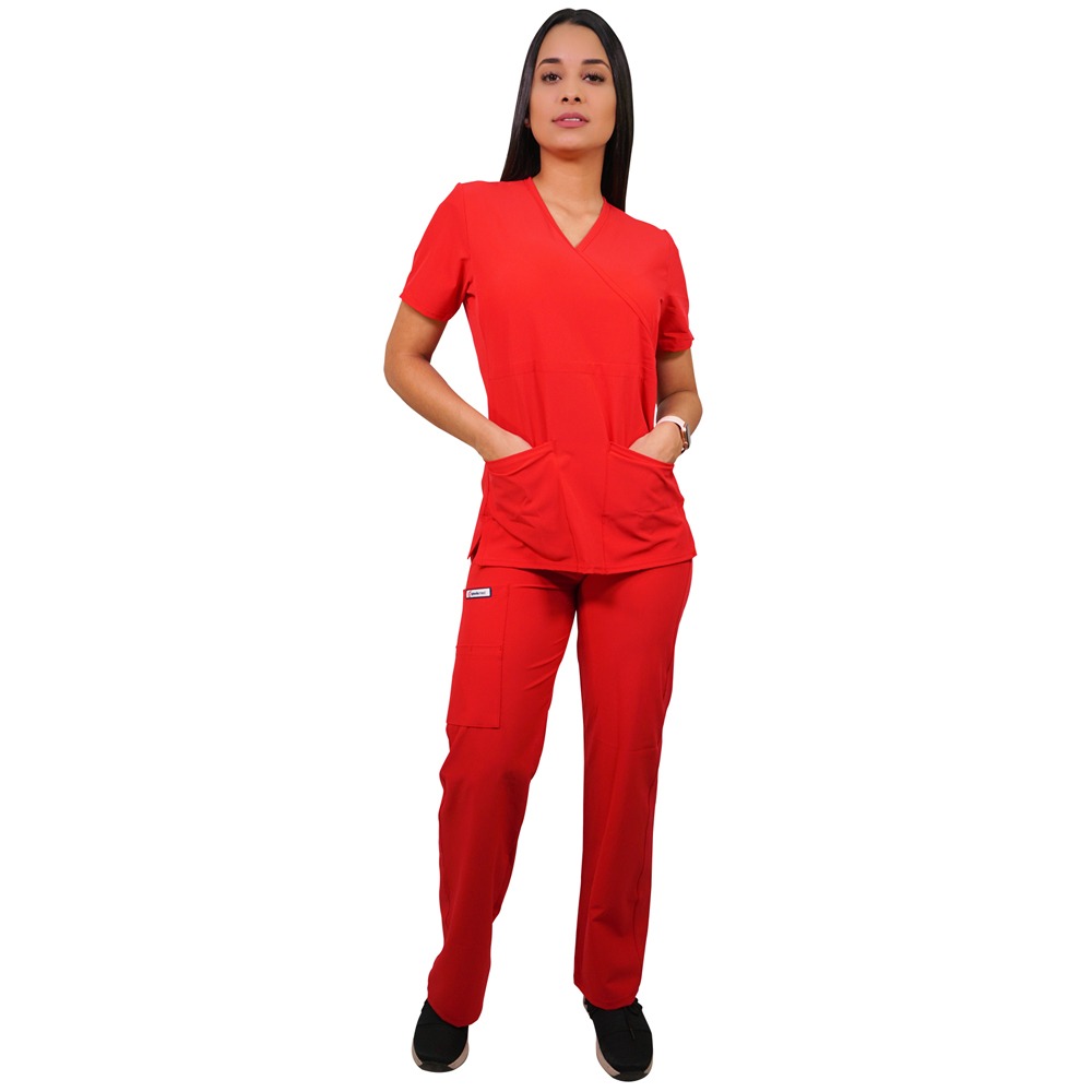 CONJUNTO ANTIFLUIDO TRADICIONAL ROJO, CON PANTALON RECTO.
